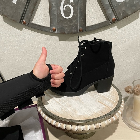 Gently used. 3.5 girls black boots - Picture 3 of 4